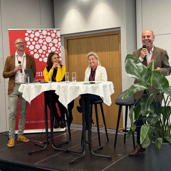 Andreas Trummer, die Geschäftsführerinnen Andrea Scharinger und Susanne Molnar sowie Präsident Ernst Marth